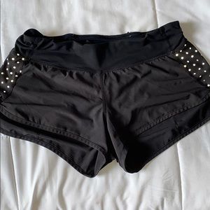 Size 6 lululemon shorts